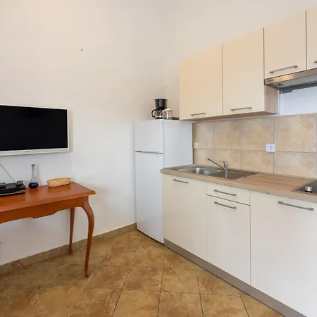 Lana R. * 茨里克韦尼察