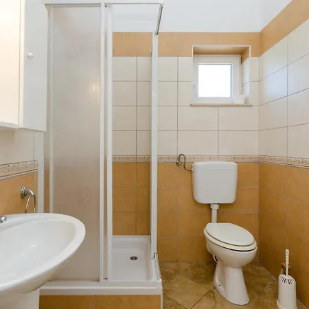 Lana R. 茨里克韦尼察