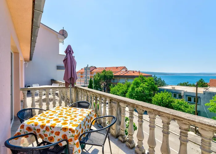 Lana R. Apartman *