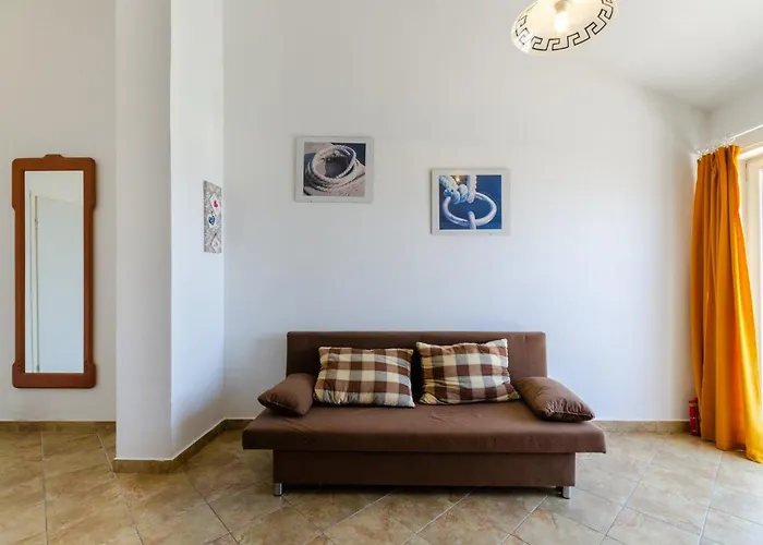 Διαμέρισμα Lana R. *